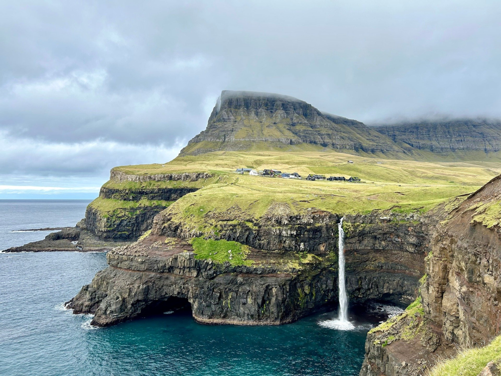Faroe Islands kliffen – Faeröer Eilanden, Denemarken