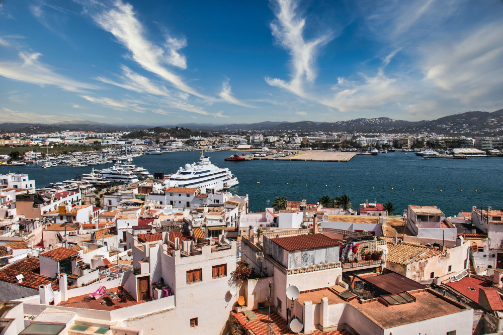Ibiza Stad – Zomer, Nachtleven & Historische Dalt Vila