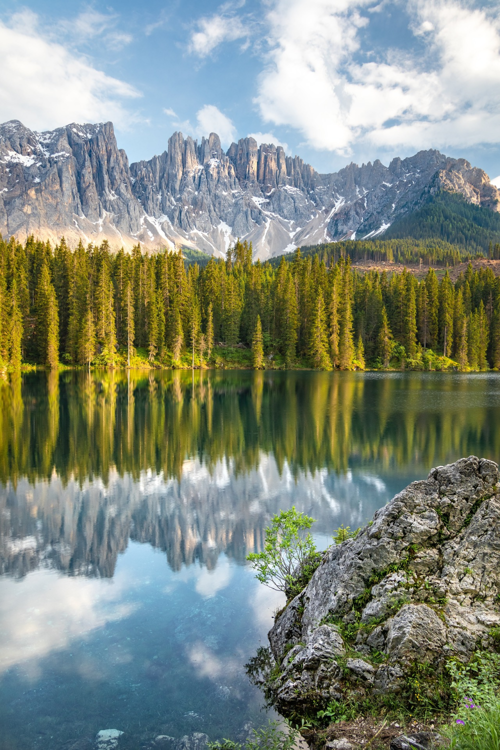 Lago di Carezza – Bergmeer in de Dolomieten, Italië